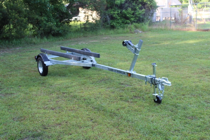 Vertical adjustable bunk style trailer with 5-lug sealed hubs for low-maintenance